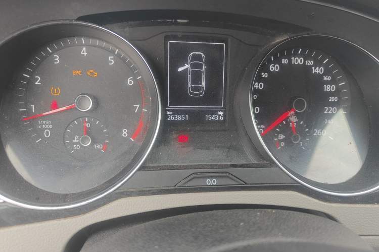 Used Volkswagen Magotan 2017 330TSI DSG Luxury Model Odometer Close Up