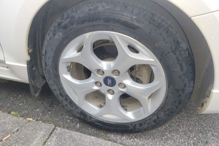 Used Ford Focus 2014 Hatchback Classic 1.8L Automatic Cool White Collector's Edition
