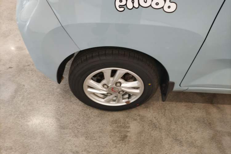 Used Wuling Hongguang MINIEV 2020 Zizai Version Lithium-NMC Left Front Wheel Hub