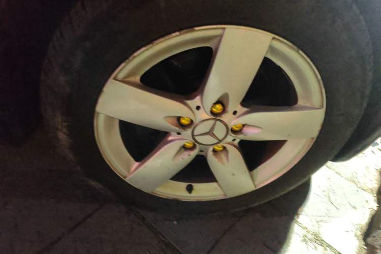 Used Mercedes-Benz SLK-Class 2004 SLK 200K Right Front Wheel Hub