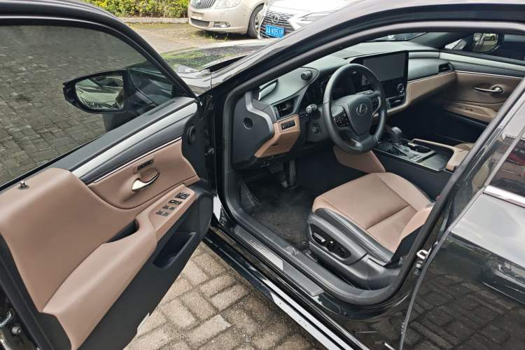 Used Lexus ES 2024 200 Premium Edition Driver Seat