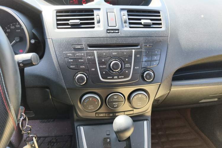 Used Mazda 5 2011 2.0L Automatic Comfort Edition Audio And AC Panel