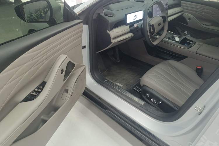 Used Geely Galaxy 8 2025 130km EM-i Flagship Edition
