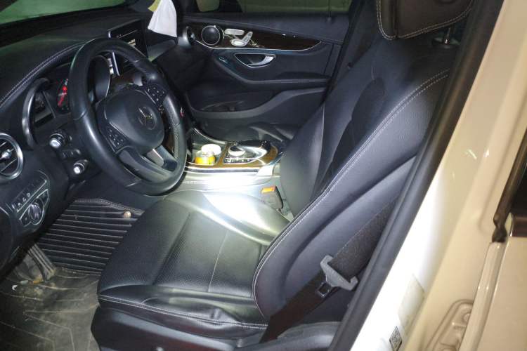 Used Mercedes-Benz GLC 2019 GLC 260 4MATIC Luxury Model