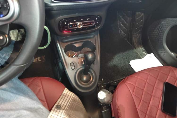 Used smart fortwo 2018 1.0L 52kW Hardtop Passion Edition China V Standard Gear Lever