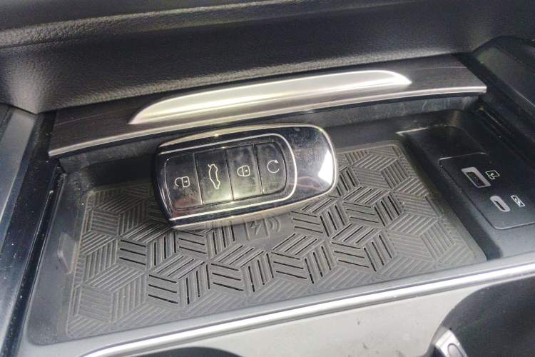 Used Chery Tiggo 8 PRO 2024 Champion Edition 290T Two-Wheel Drive Shining Version 5 Seats Vehicle Key