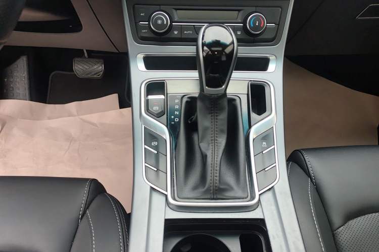 Used Geely Auto Emgrand 2018 1.5L CVT Upward Connect Edition Gear Lever
