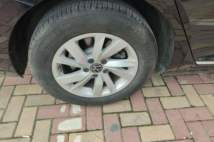 Used Volkswagen Passat 2020 Revised Version 280TSI Business Edition China VI Standard Right Rear Wheel Hub