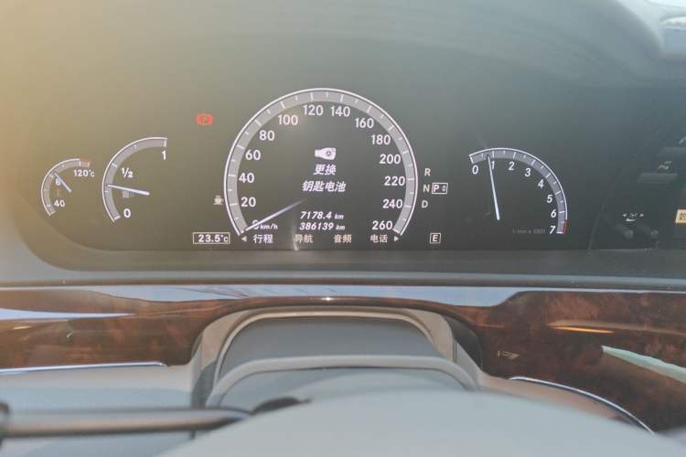 Used Mercedes-Benz S-Class 2011 S 350 L CGI Odometer Close Up