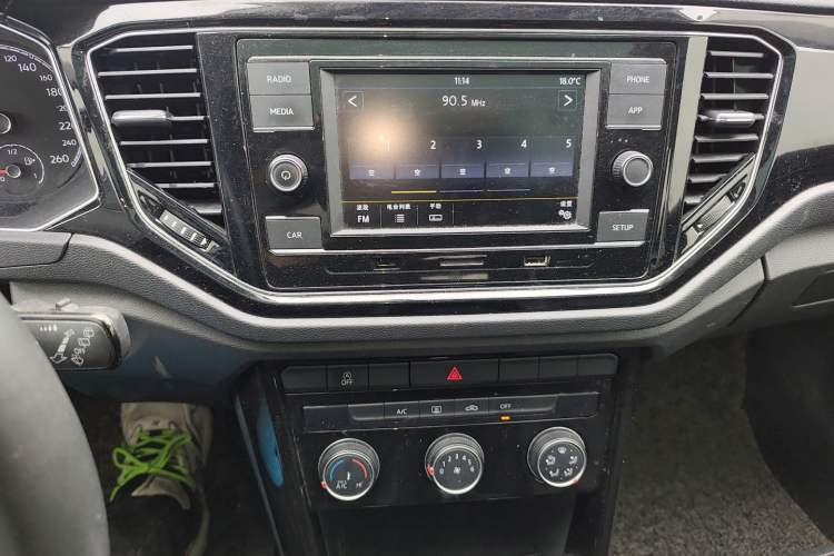 Used Volkswagen T-ROC 2018 280TSI DSG Two-Wheel-Drive Comfort Version China V Standard Audio And AC Panel