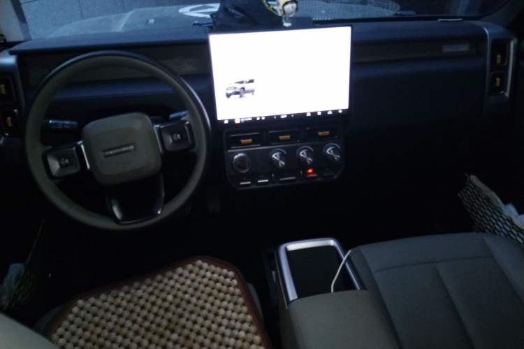 Used iCAR V23 2025 501 Four-Wheel Drive Intelligent Driving Version Center Console