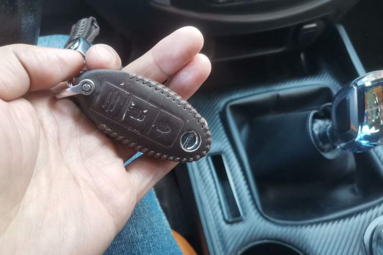 Used Nissan Terra 2020 2.5L XE Manual Two-Wheel-Drive Elite Edition