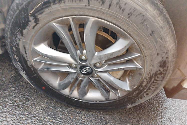 Used Hyundai ix35 2013 2.0L Automatic Two-Wheel Drive Smart GLS China IV Standard
