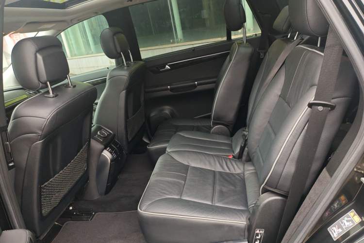 Used Mercedes-Benz R-Class 2017 R 320 4MATIC Business Edition Prestige Model Left Rear Seat