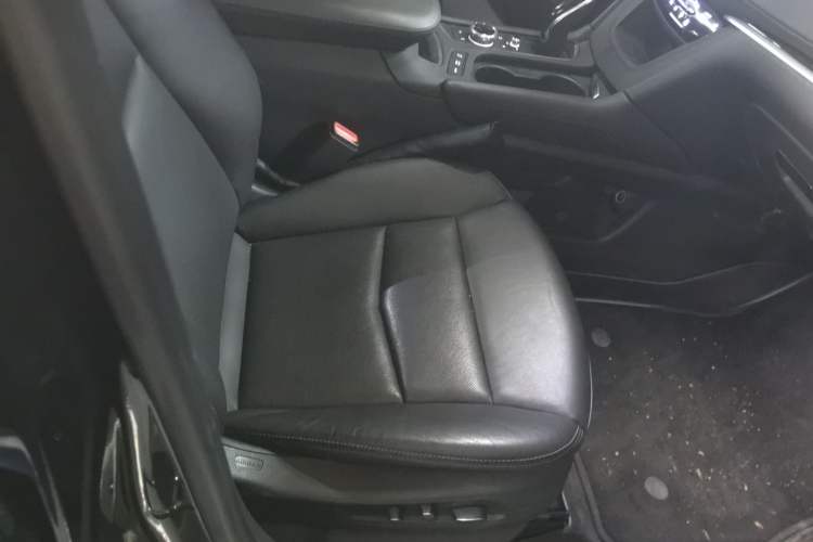 Used Cadillac XT5 2020 28T Luxury Version Right Front Seat