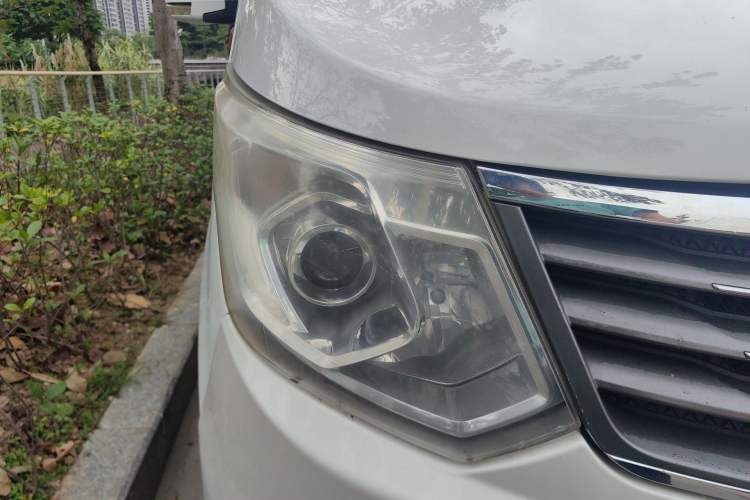 Used Wuling Zhengcheng 2015 1.8L Luxury Model LJ479QE2 Right Front Headlight