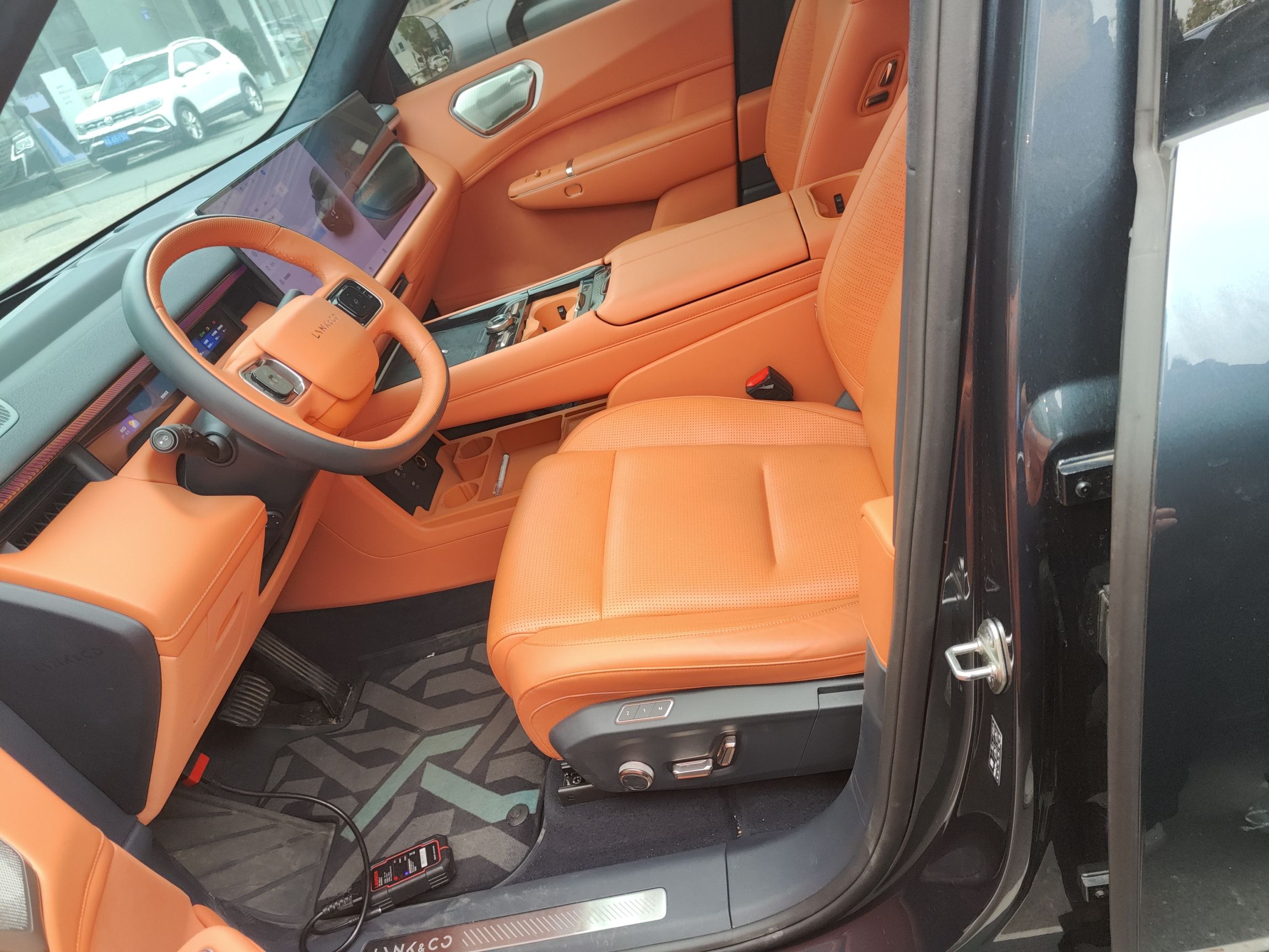 Переднее сиденье в автомобиле