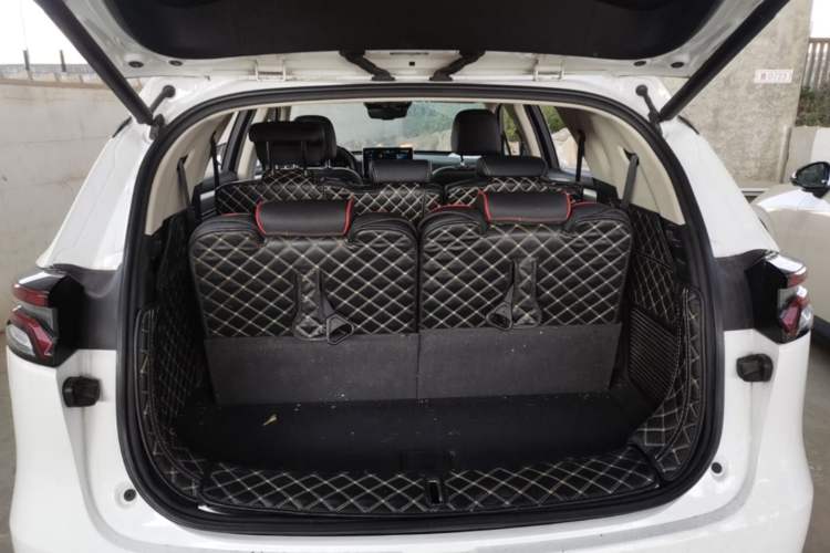 Used BYD Tang 2018 2.0T Automatic SmartConnect Prestige 7-Seater China V Standard
