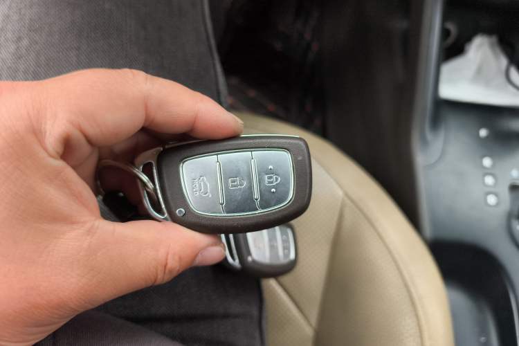 Used Hyundai ix35 2013 2.0L Automatic Two-Wheel Drive Smart GLS China IV Standard