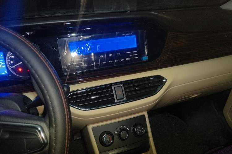 Used CHANGAN KUAYUE Xing V3 2022 1.5L Gasoline Comfort-Grade 5-Seater Minivan JL473QH Audio And AC Panel