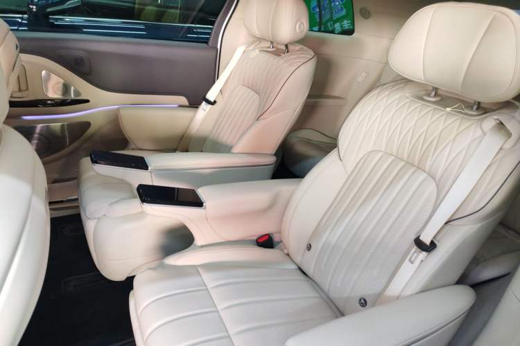 Used VOYAH Dream 2025 EV Four-Wheel Drive Flagship Kunpeng Edition