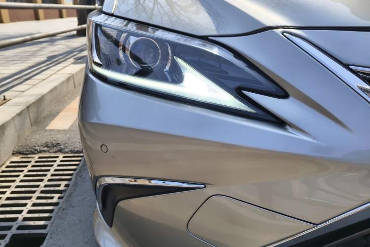 Used Lexus ES 2020 300h Premier Edition