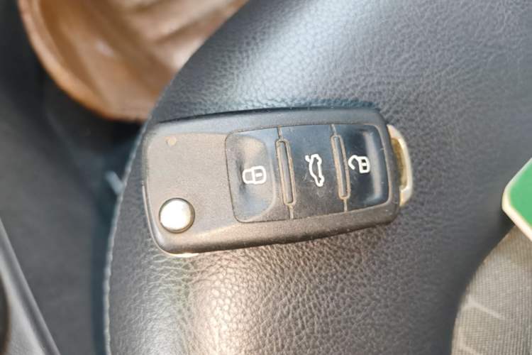 Used Volkswagen Santana 2015 1.6L Manual Comfort Edition
