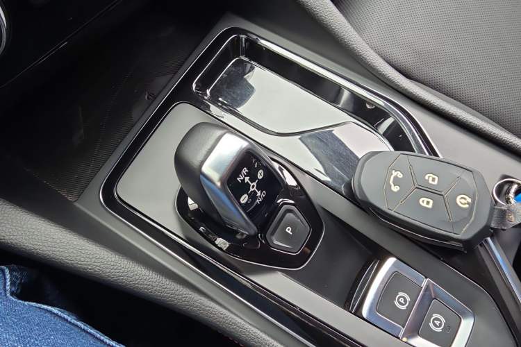 Used Lynk & Co 02 2018 1.5T DCT Two-Wheel Drive Pro Version China V Emission Standard
