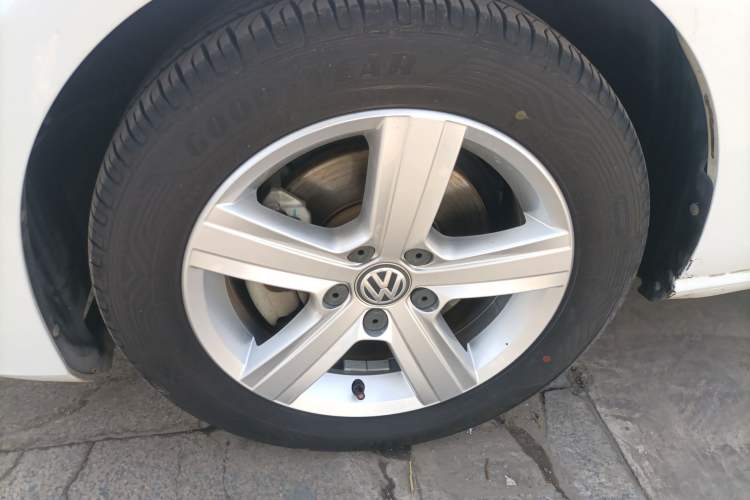 Used Volkswagen Golf 2015 1.6L Automatic Comfort Model Left Front Wheel Hub