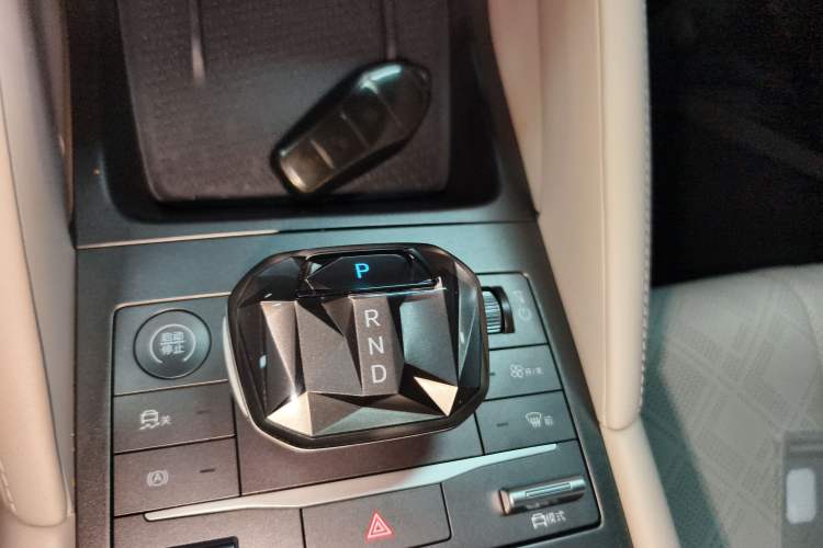 Used BYD Yuan UP 2024 401KM Leading Edition Gear Lever