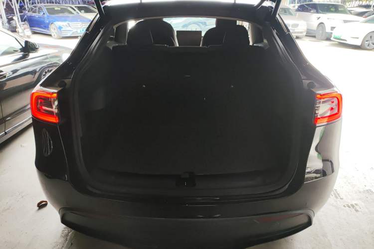 Used Tesla Model Y 2022 Long-Range All-Wheel-Drive Version Trunk