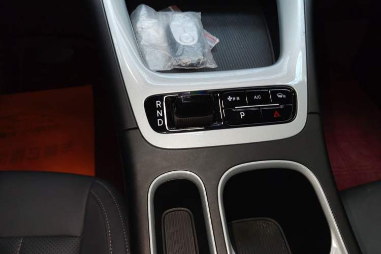 Used Geely Galaxy Geome 2025 UP 410km Exploration Edition Gear Lever