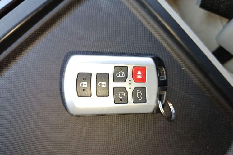 Used Toyota Sienna 2016 3.5L Two-Wheel Drive 7-Seater Parallel Import
