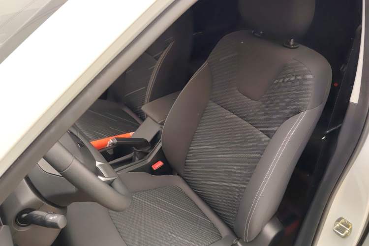 Used Wuling Alvez 2022 1.5L Manual Free-Style Model
