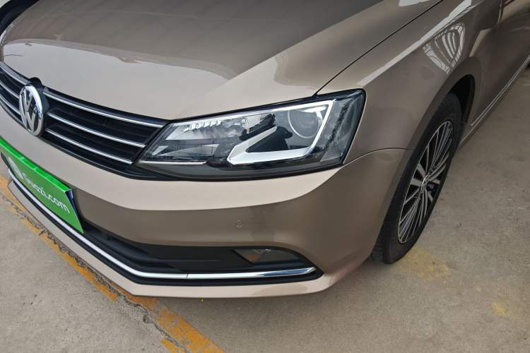 Used Volkswagen Sagitar 2017 230TSI Automatic Luxury Edition Left Front Headlight