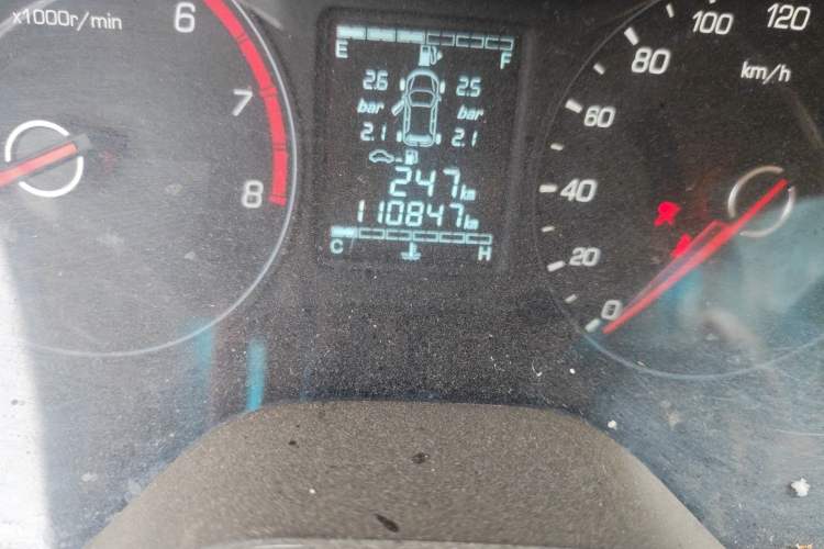 Used Baojun 310W 2017 1.5L Manual Fashion Model China V Odometer Close Up