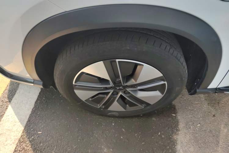 Used XPeng G3 2022 G3i 460G+ Left Front Wheel Hub