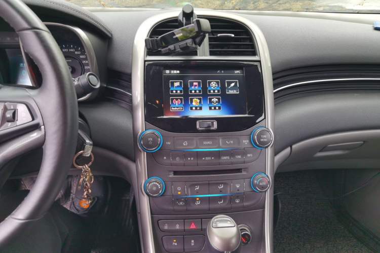 Used Chevrolet Malibu 2014 2.0L Automatic Luxury Edition Audio And AC Panel