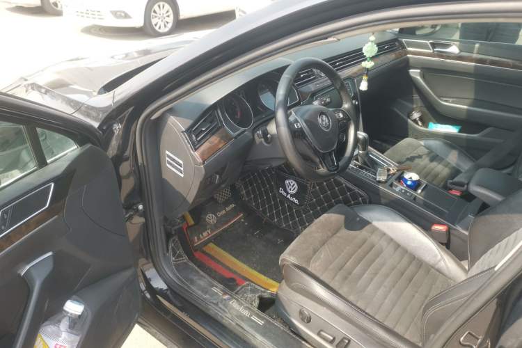 Used Volkswagen Magotan 2017 330TSI DSG Luxury Model Driver Seat