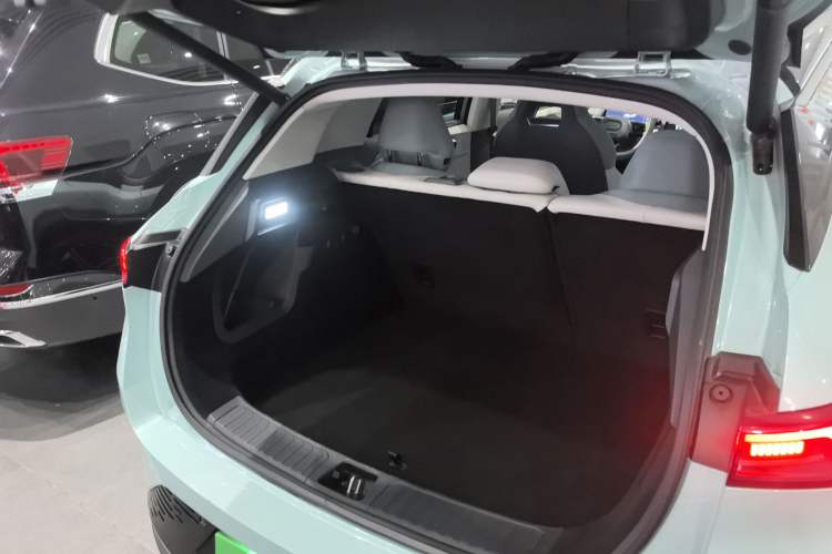 Used Lynk & Co 06 EM-P 2023 EM-P 126 Long-Range Halo Trunk