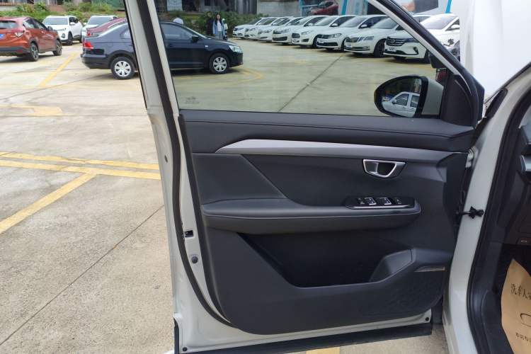 Used Wuling Asta 2022 2.0L DHT Electric-Speed Version