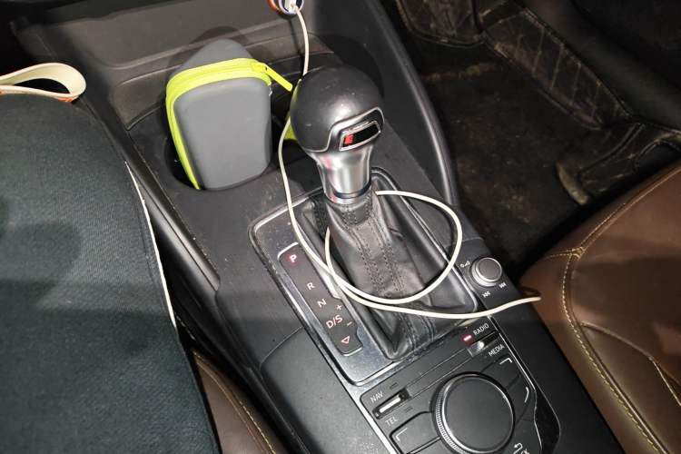 Used Audi A3 2017 Limousine 35 TFSI Fashion Model Gear Lever