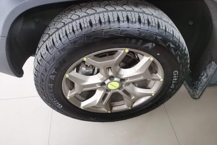 Used JETOUR Traveler 2023 2.0T All-Wheel Drive Conquer PRO Left Front Wheel Hub