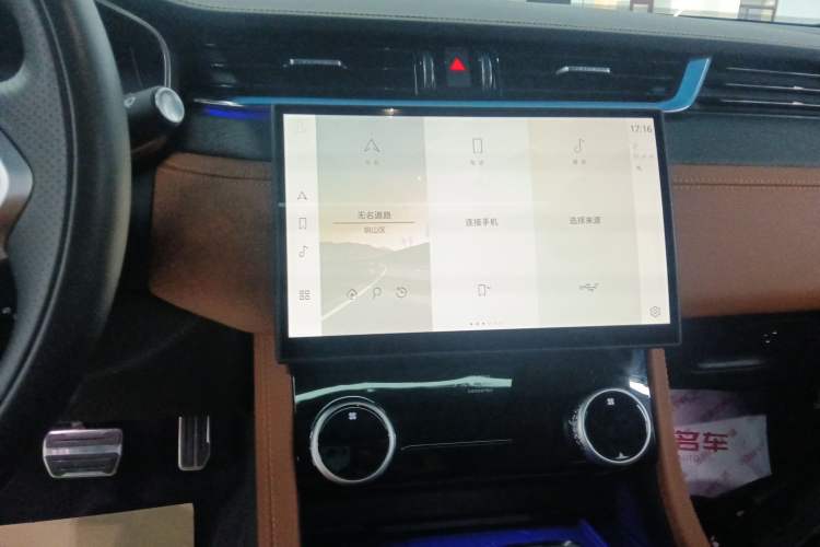 Used Jaguar XFL 2024 2.0T P300 Four-Wheel Drive Flagship Sport Gold Edition
