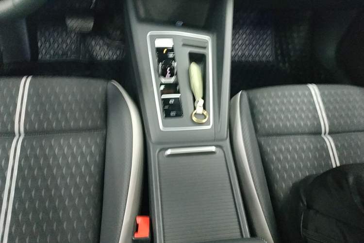 Used Volkswagen Golf 2025 Facelifted 300TSI Pro Gear Lever