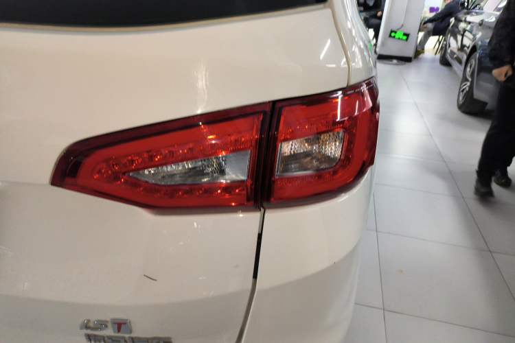 Used Haima Fumei F7 2017 1.5T 7-Seater Automatic Standard Edition Right Rear Taillight