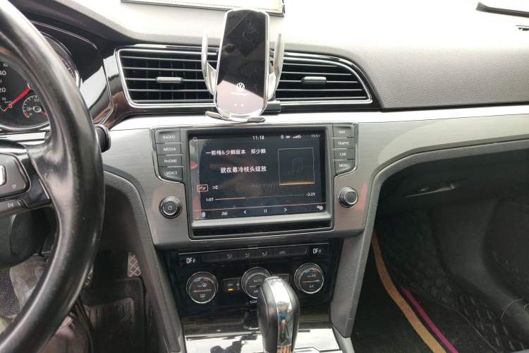 Used Volkswagen Lamando 2018 280TSI DSG Comfort Edition Audio And AC Panel