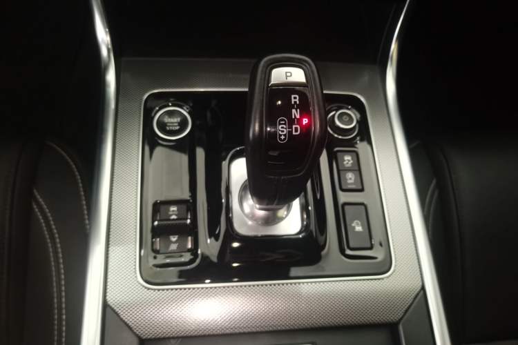 Used Jaguar XEL 2023 2.0T 200 PS R-DYNAMIC Youth Sports Edition
