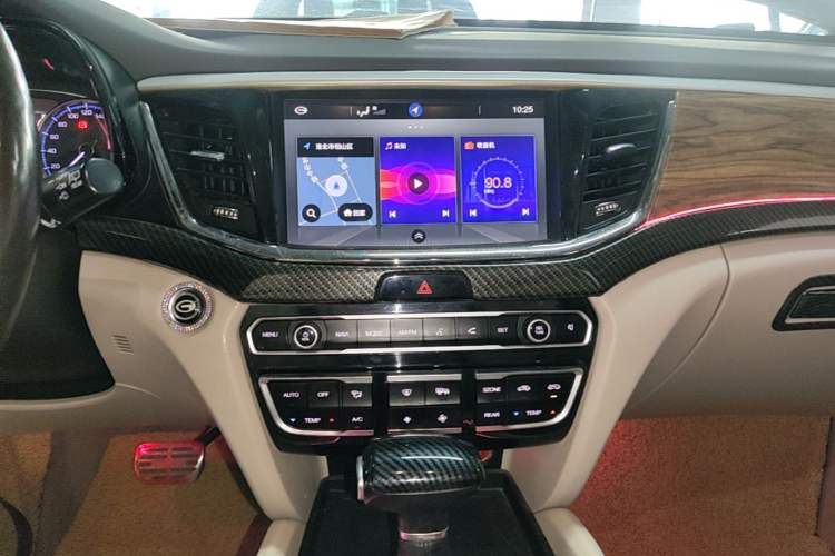 Used GAC Trumpchi GS8 2017 320T Two-Wheel Drive Luxury Smart Connectivity Version (7 Seats) Audio And AC Panel