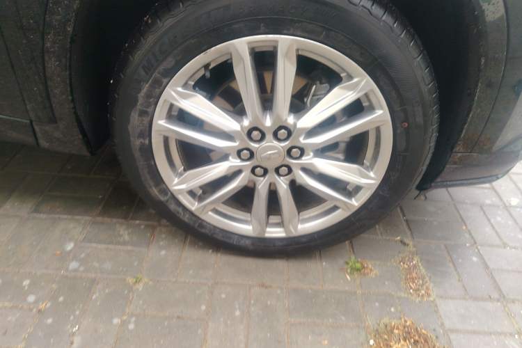 Used Cadillac XT6 2022 2.0T Six-Seater Four-Wheel-Drive Luxury Standard Edition Right Front Wheel Hub